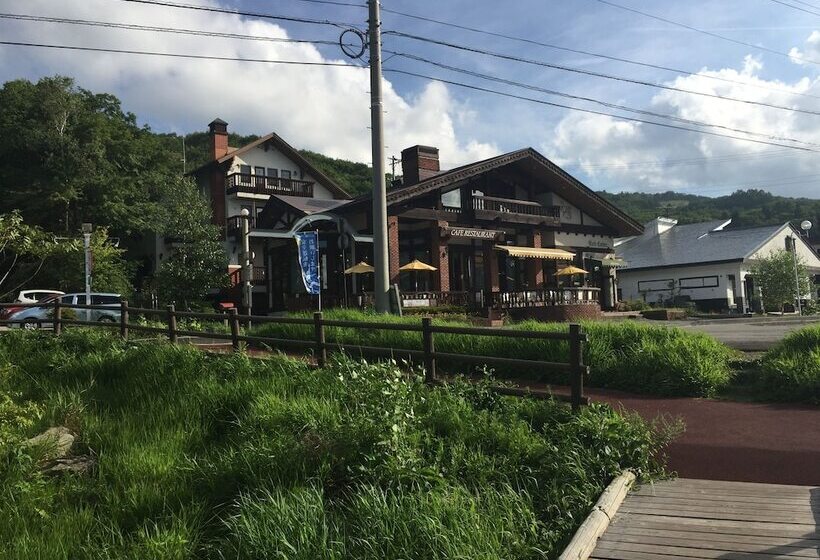 Hostel Shirakabako Sakaeen