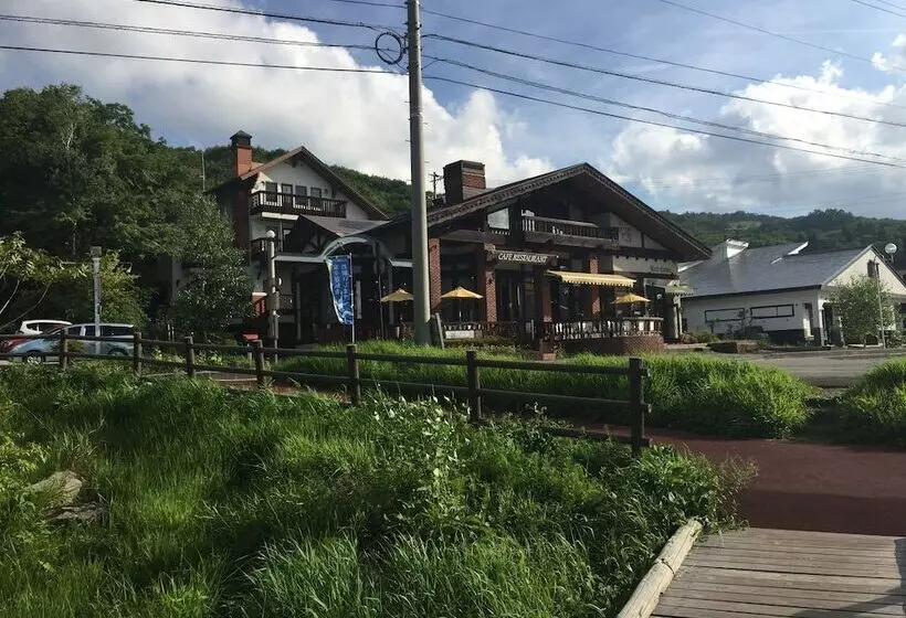 簡易ホテル Shirakabako Sakaeen