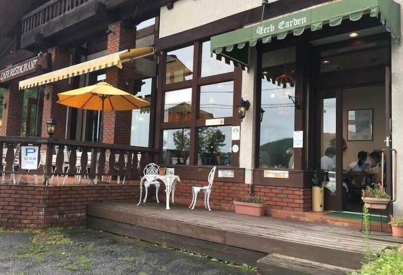 Hostel Shirakabako Sakaeen