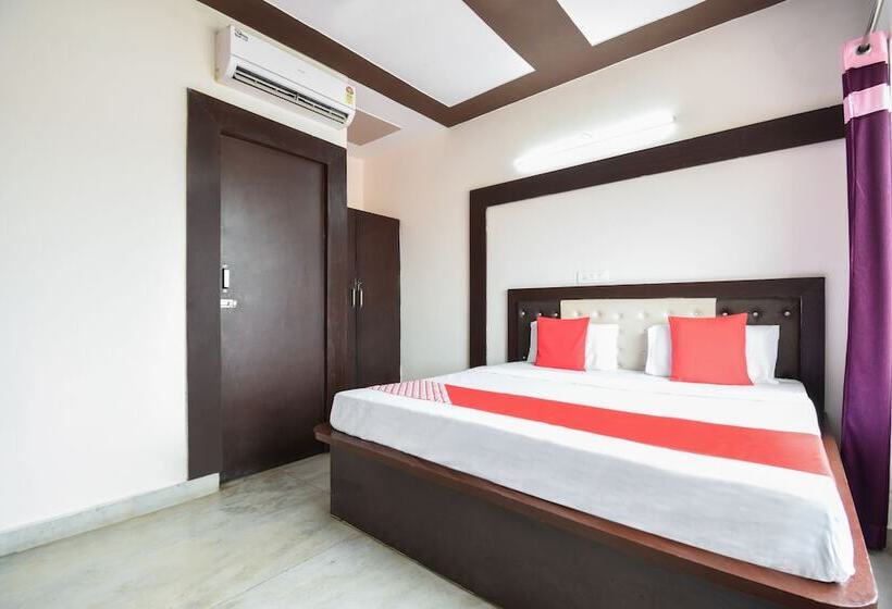 Hotel Oyo 48899  V Seven