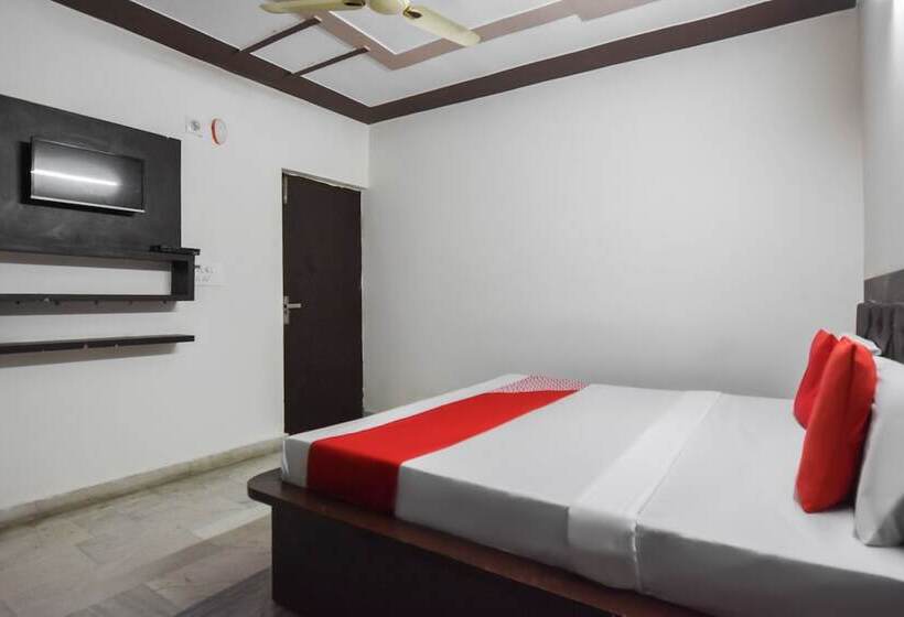 Hotel Oyo 48899  V Seven