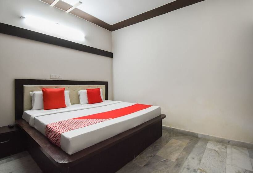 Hotel Oyo 48899  V Seven