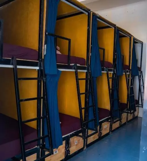 پانسیون Sacred Lotus   Vegan Café X Hostel