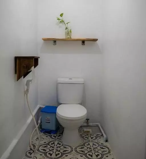 پانسیون Sacred Lotus   Vegan Café X Hostel