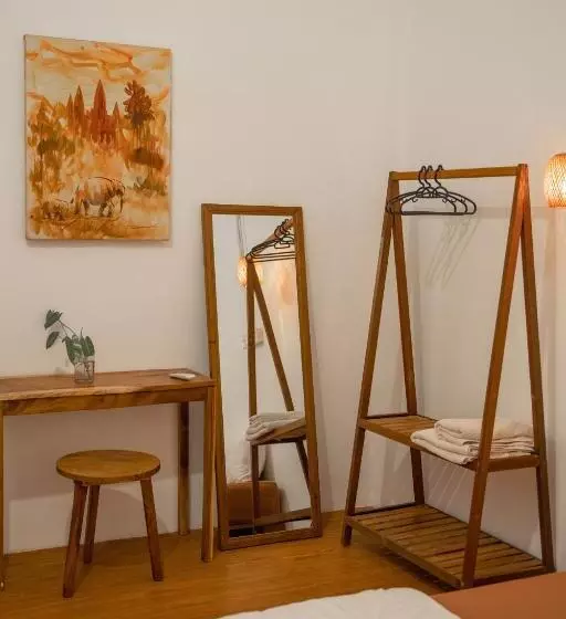 پانسیون Sacred Lotus   Vegan Café X Hostel