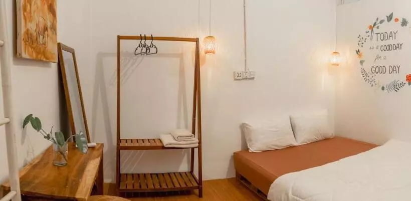 پانسیون Sacred Lotus   Vegan Café X Hostel