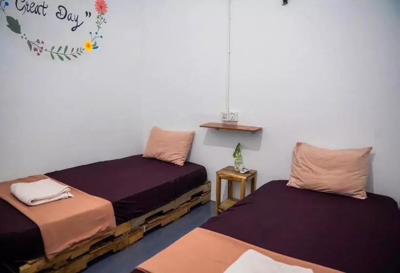 پانسیون Sacred Lotus   Vegan Café X Hostel