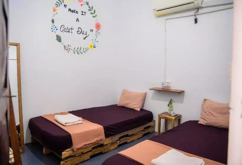 پانسیون Sacred Lotus   Vegan Café X Hostel