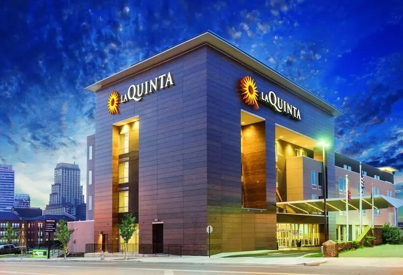 Hotelli La Quinta Inn & Suites By Wyndham Orlando Idrive Theme Parks