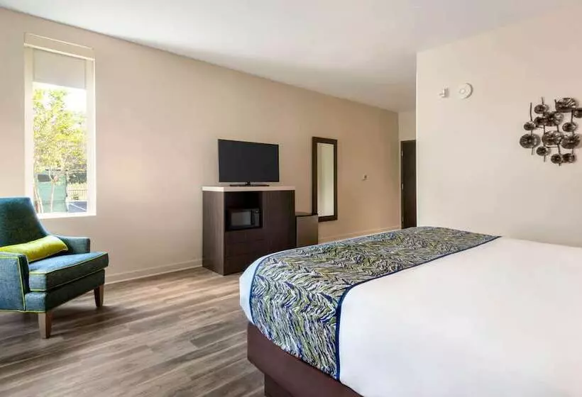 Hotelli La Quinta Inn & Suites By Wyndham Orlando Idrive Theme Parks