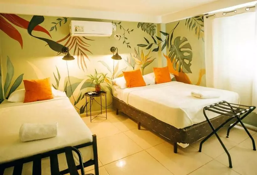 Majatalo Hostal & Café Travelers