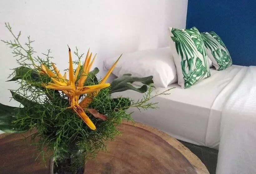 Majatalo Hostal & Café Travelers