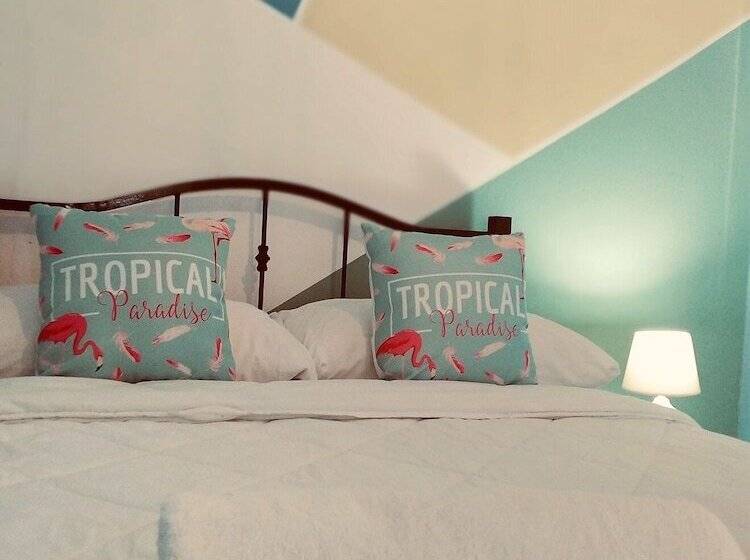 פנסיון Hostal & Café Travelers