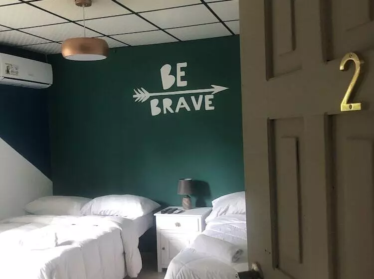 Majatalo Hostal & Café Travelers