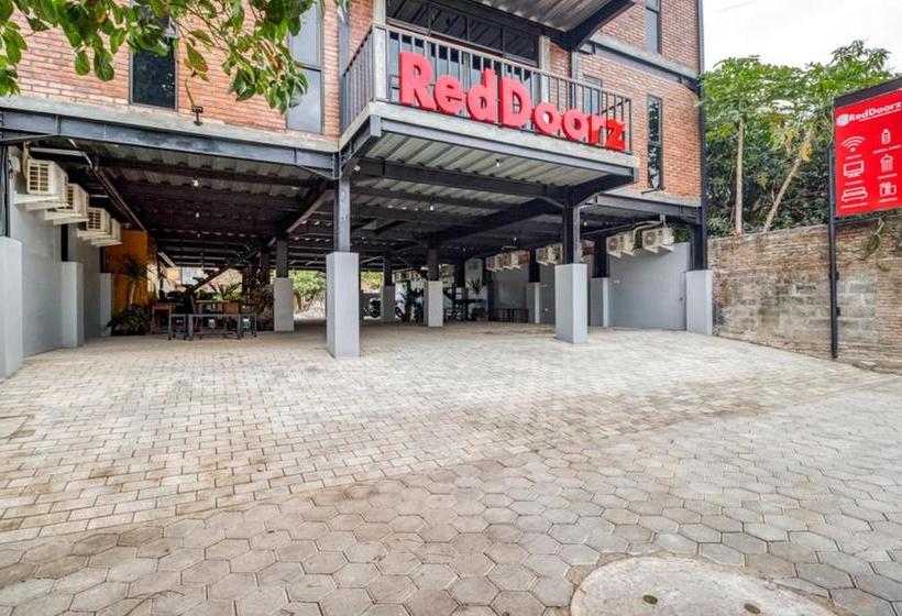 פנסיון Reddoorz Syariah @ Babadan Baru Jakal