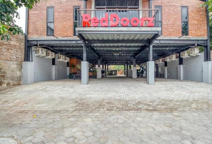 פנסיון Reddoorz Syariah @ Babadan Baru Jakal