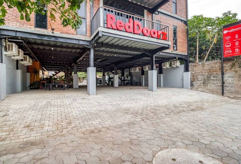 פנסיון Reddoorz Syariah @ Babadan Baru Jakal