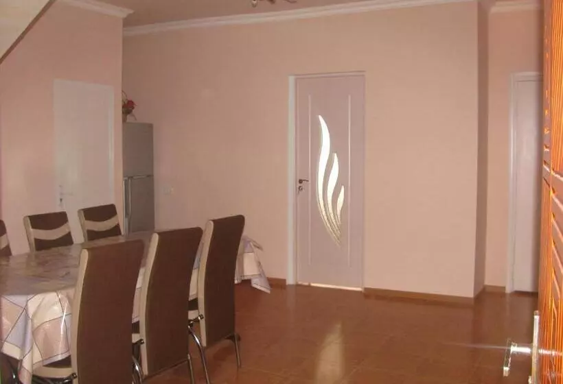 پانسیون Ani Guest House