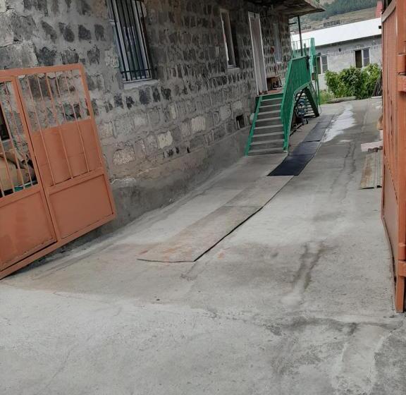 پانسیون Ani Guest House