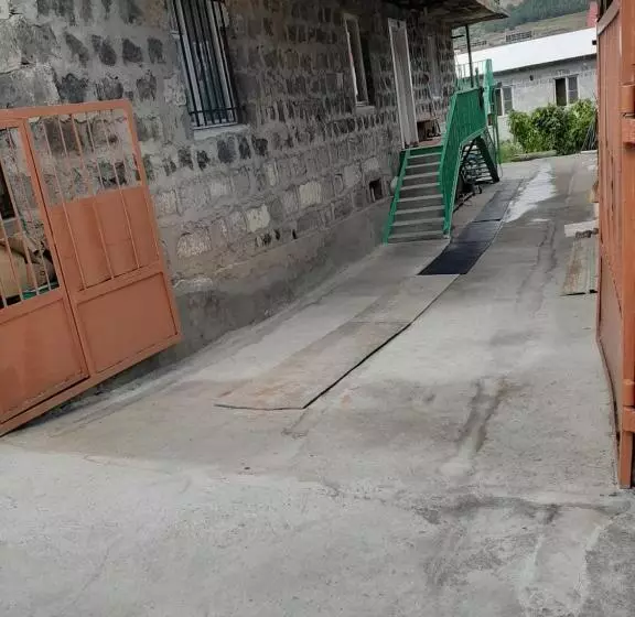 پانسیون Ani Guest House