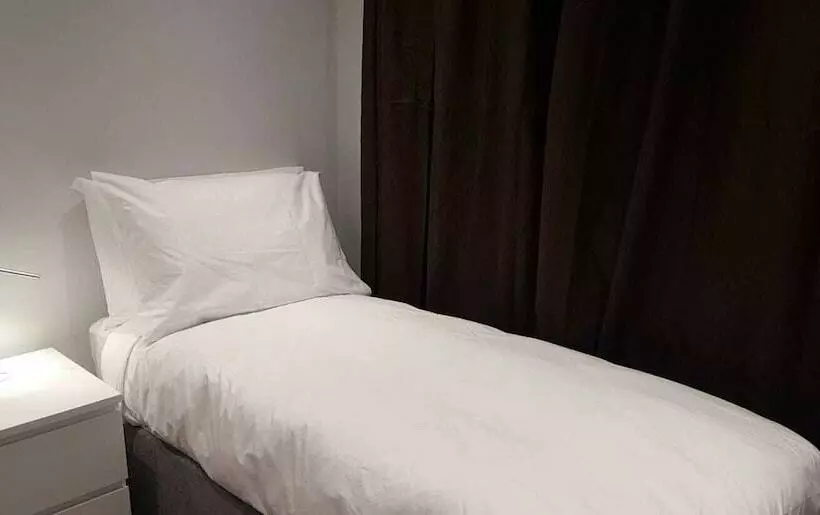 پانسیون Austin David Apartment Harrow