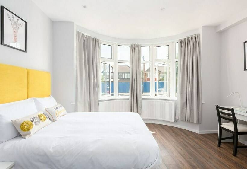Pension Austin David Apartment Harrow
