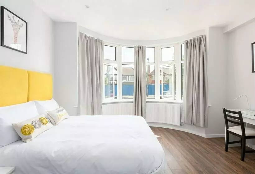 پانسیون Austin David Apartment Harrow