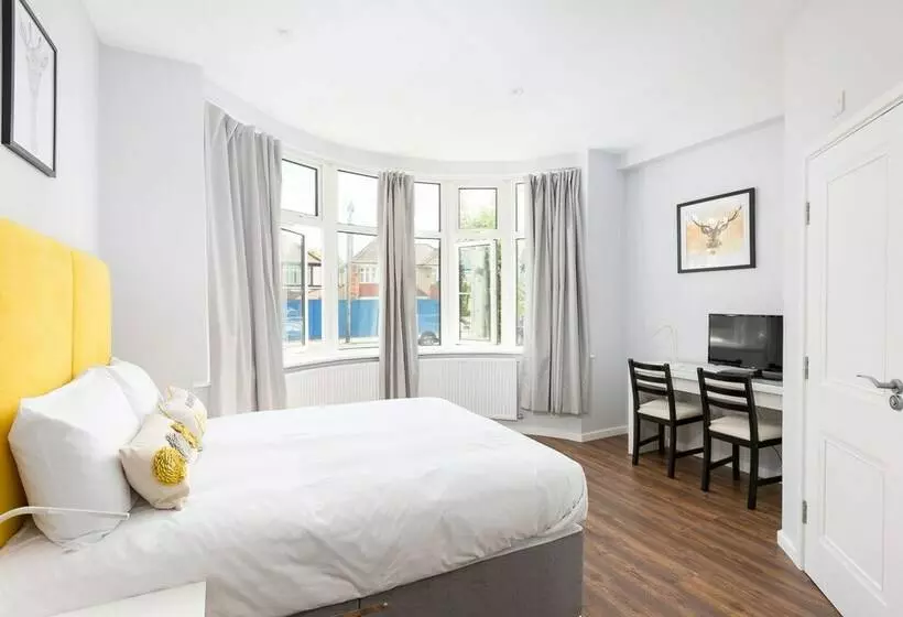 پانسیون Austin David Apartment Harrow