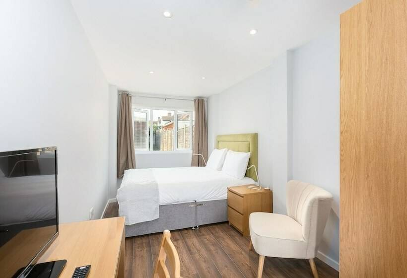 Pension Austin David Apartment Harrow