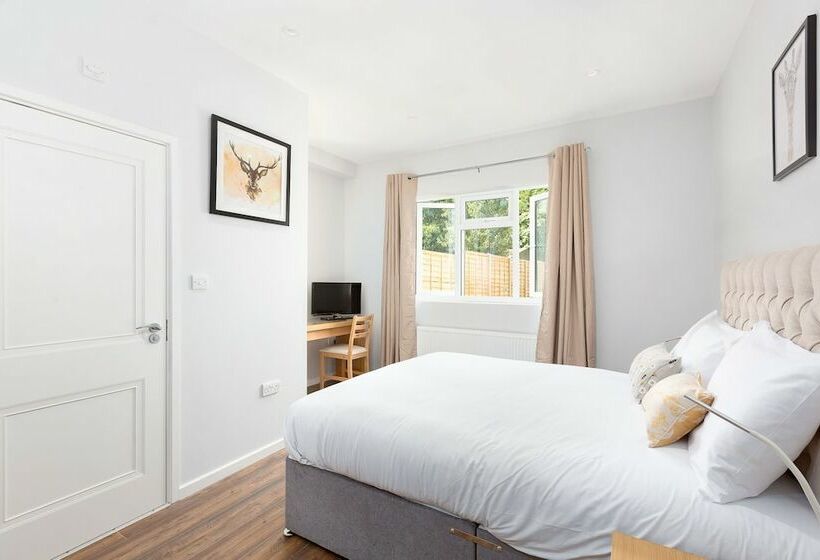 Pension Austin David Apartment Harrow