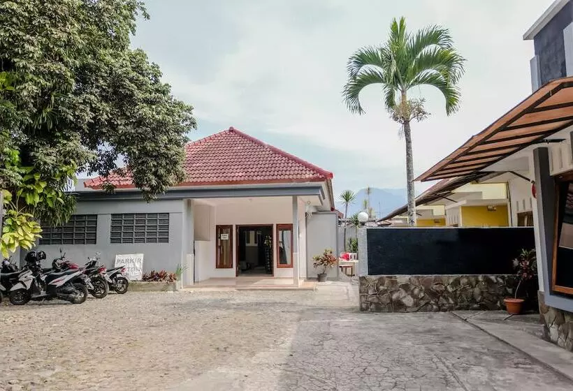 ホテル Oyo 1028 Garuda Residence