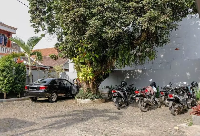 ホテル Oyo 1028 Garuda Residence