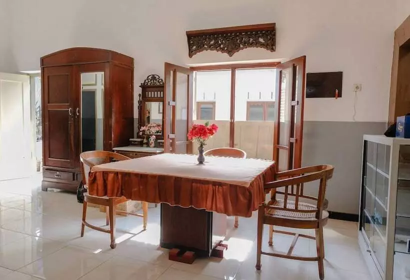 ホテル Oyo 1028 Garuda Residence