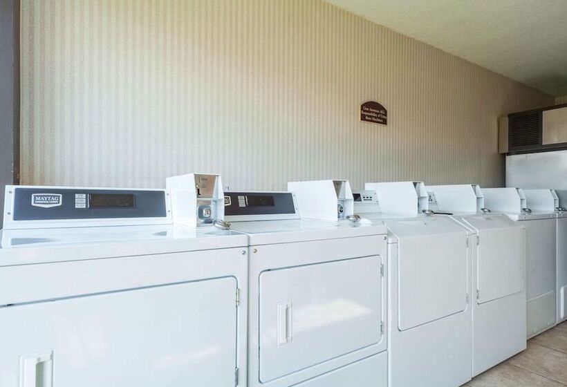 فندق Suburban Studios I80 Grand Island