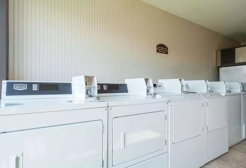 Hotelli Suburban Studios I80 Grand Island