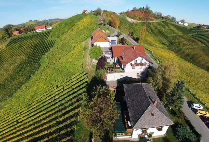 ペンション Familienweingut Oberer Germuth