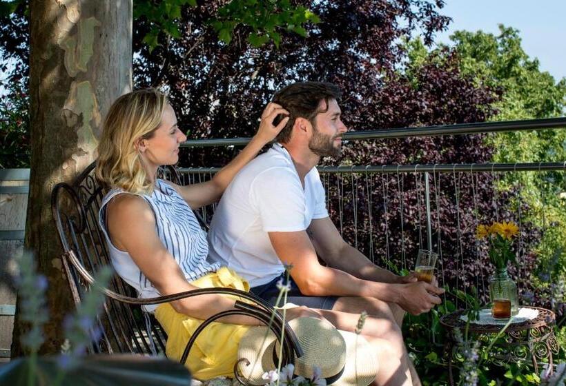 پانسیون Familienweingut Oberer Germuth