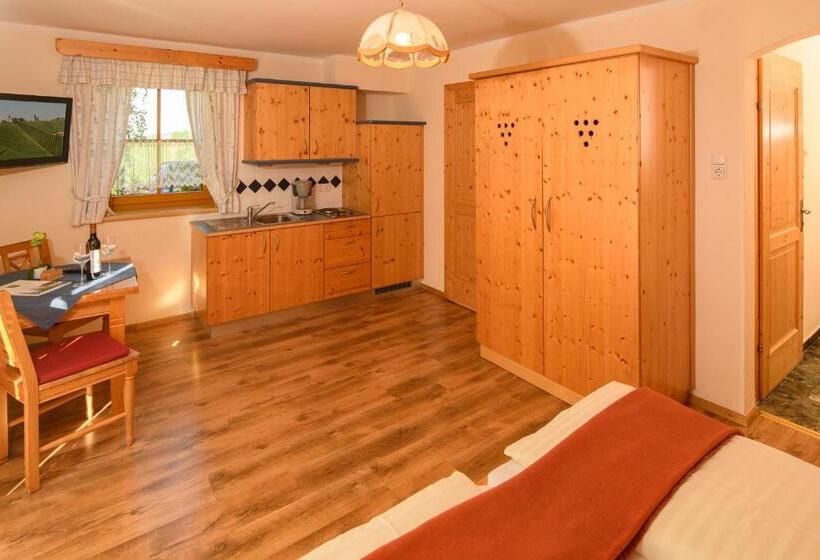 پانسیون Familienweingut Oberer Germuth