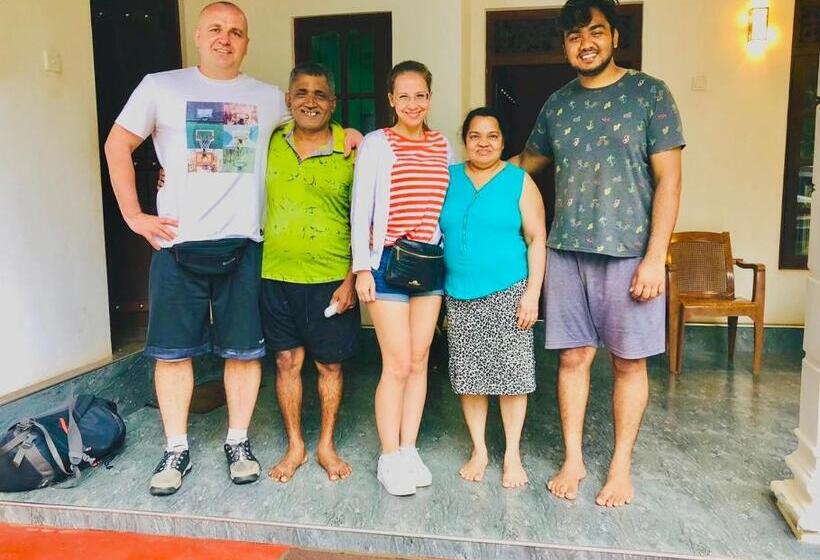 پانسیون Wijesiri Family Guest House