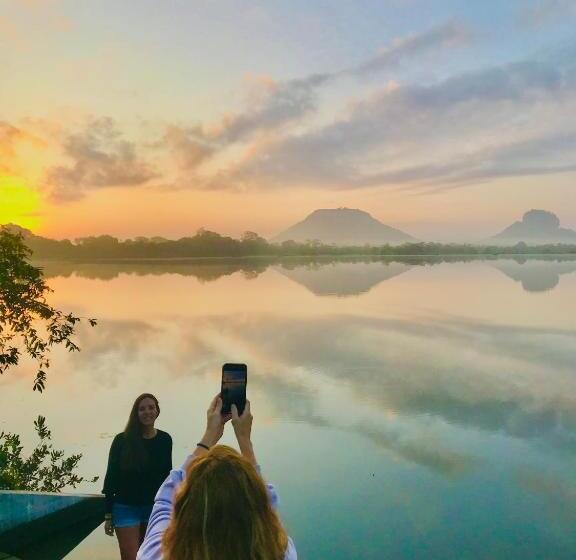 پانسیون Wijesiri Family Guest House