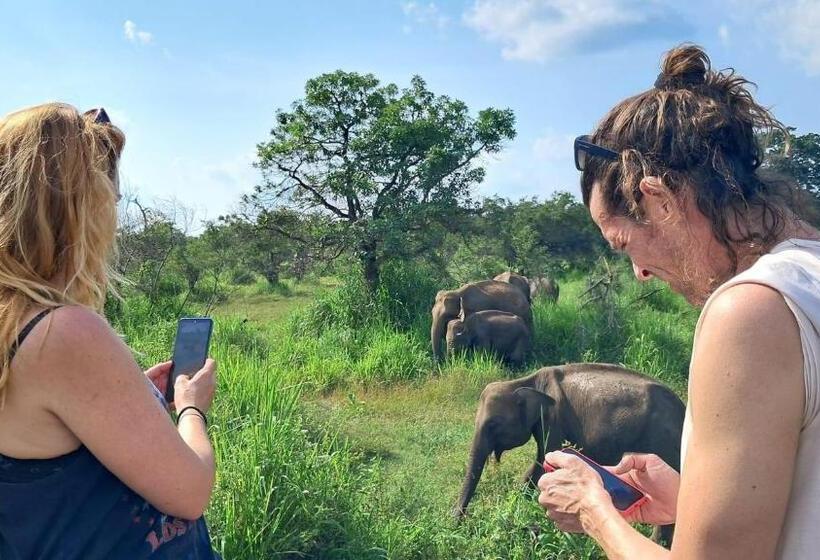پانسیون Wijesiri Family Guest House