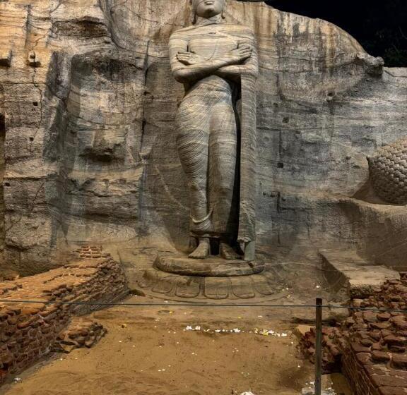 پانسیون Wijesiri Family Guest House