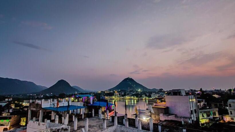 فندق Varah Square Guest House