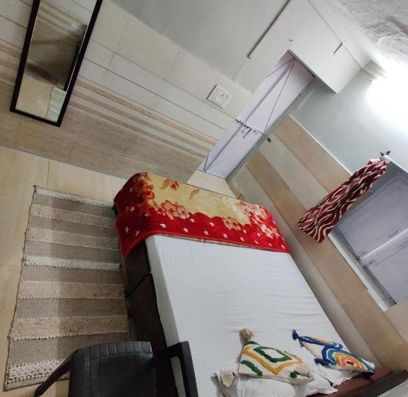 فندق Varah Square Guest House