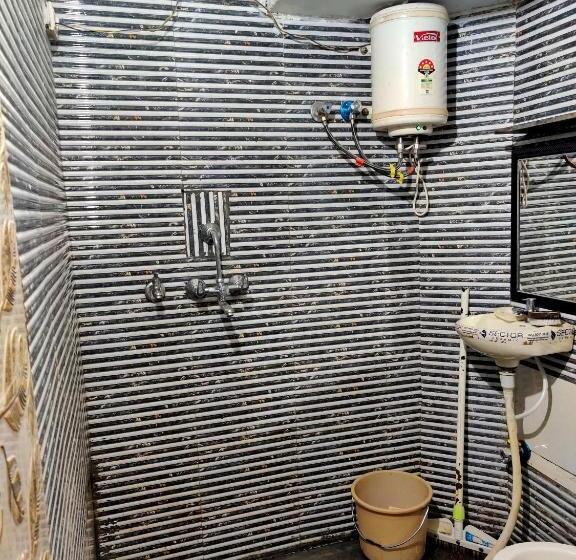 فندق Varah Square Guest House