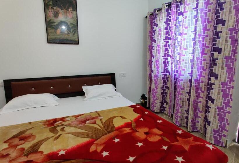 فندق Varah Square Guest House