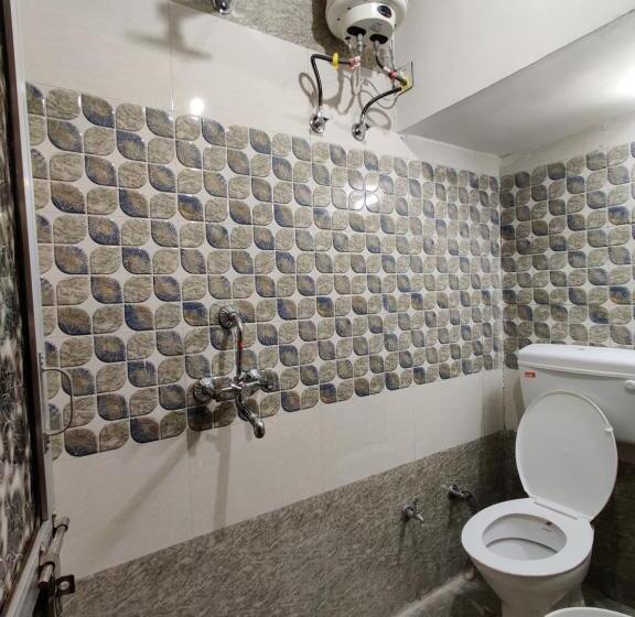 فندق Varah Square Guest House