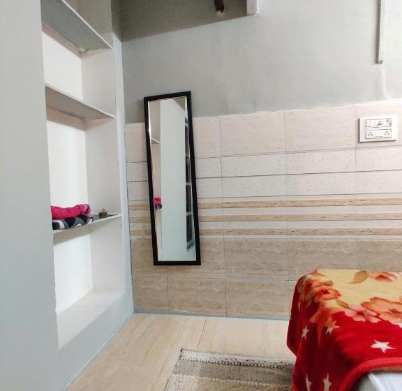 فندق Varah Square Guest House