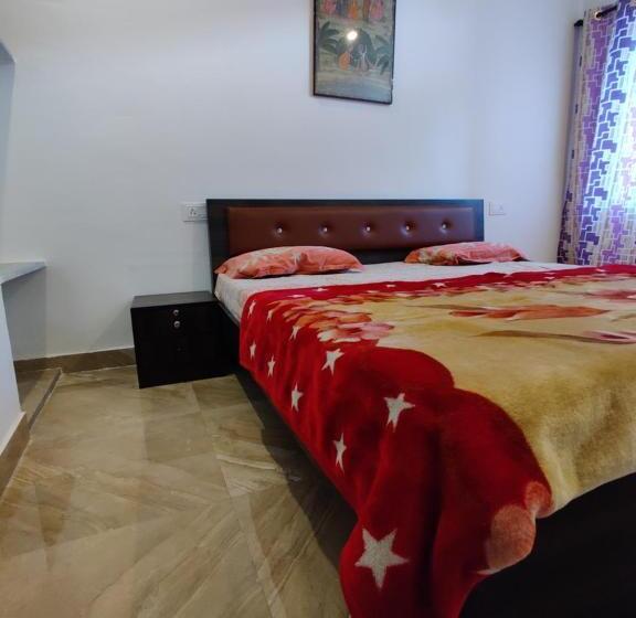 فندق Varah Square Guest House