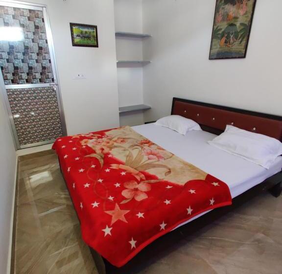 فندق Varah Square Guest House